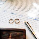Illustration of How Couples Approach Splitting Inheritance and Family Assets