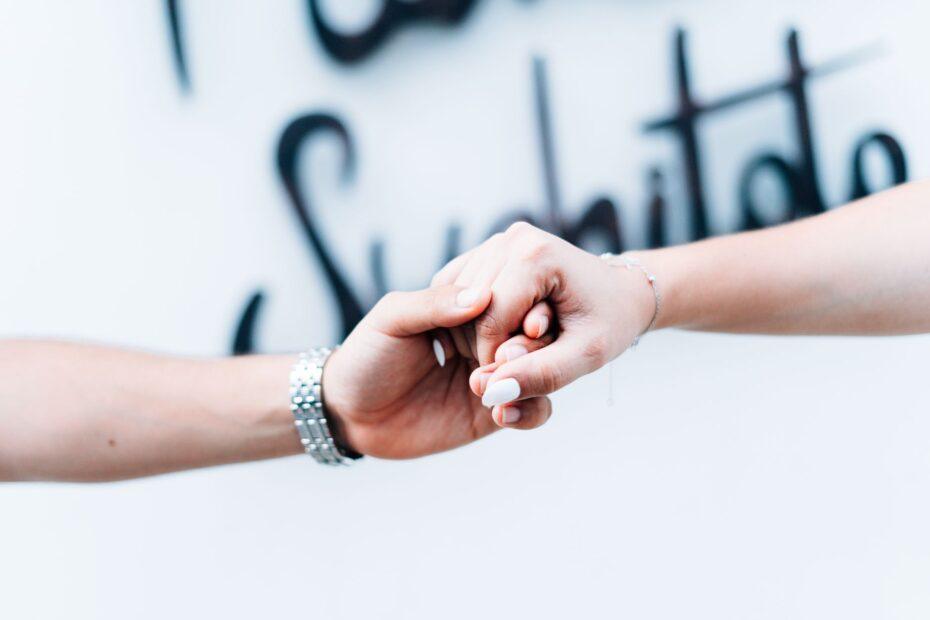 Illustration of How Couples Build an Emergency Fund Together From Scratch