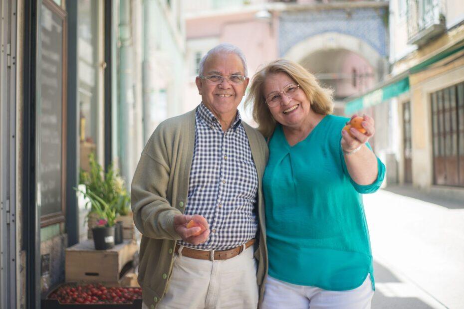 Illustration of How Couples Plan for Retirement Locations and Lifestyle Changes