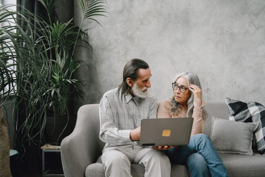 Illustration of How Couples Plan for Retirement When One Partner Earns More