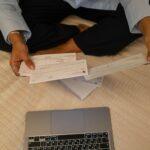 Illustration of The Difference Between Splitting Bills Evenly and Splitting by Income