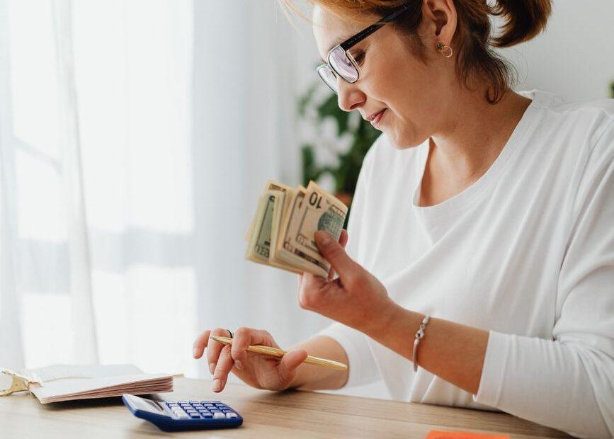 Illustration of The Financial Realities of Managing a Single Household Income