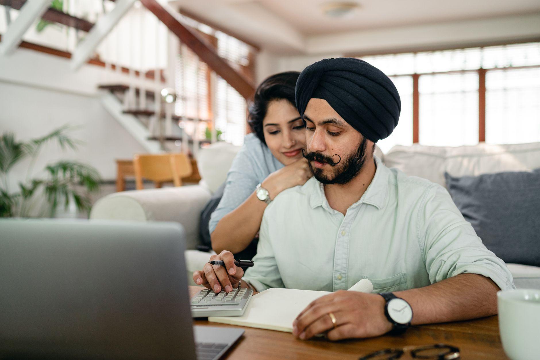 Illustration of The Way Couples Approach Investing When Risk Tolerance Differs
