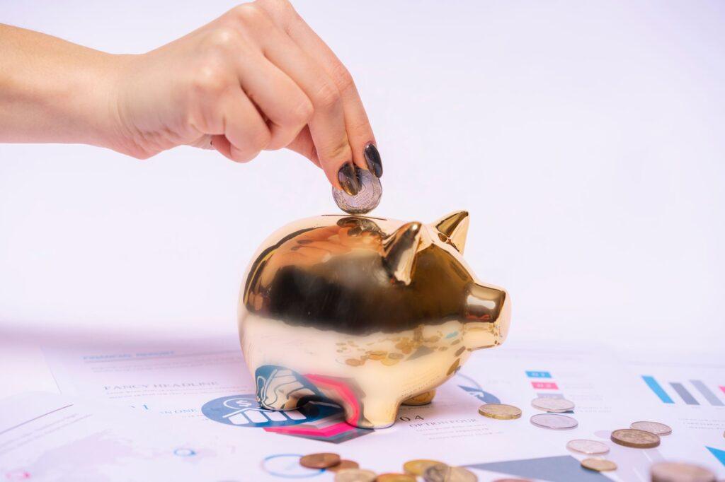 Illustration of The Way Couples Approach Saving for Children's Future Expenses