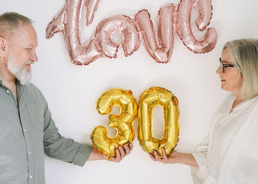 Illustration of The Way Couples Approach Saving Goals for Major Anniversaries