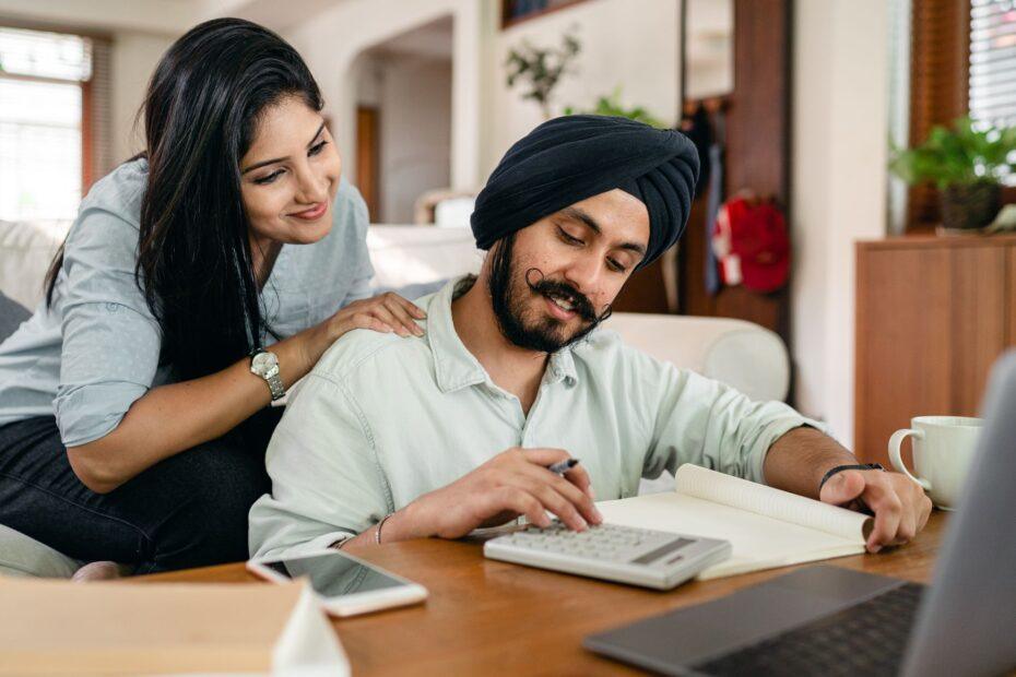 Illustration of The Way Couples Navigate Financial Support for Extended Family