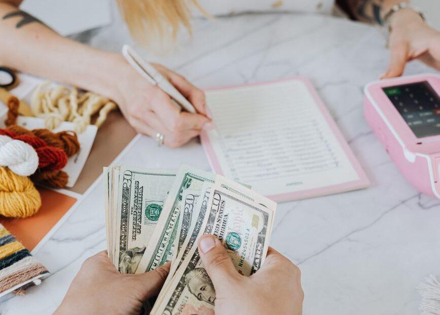 Illustration of Why Some Couples Choose to Keep Separate Savings Accounts
